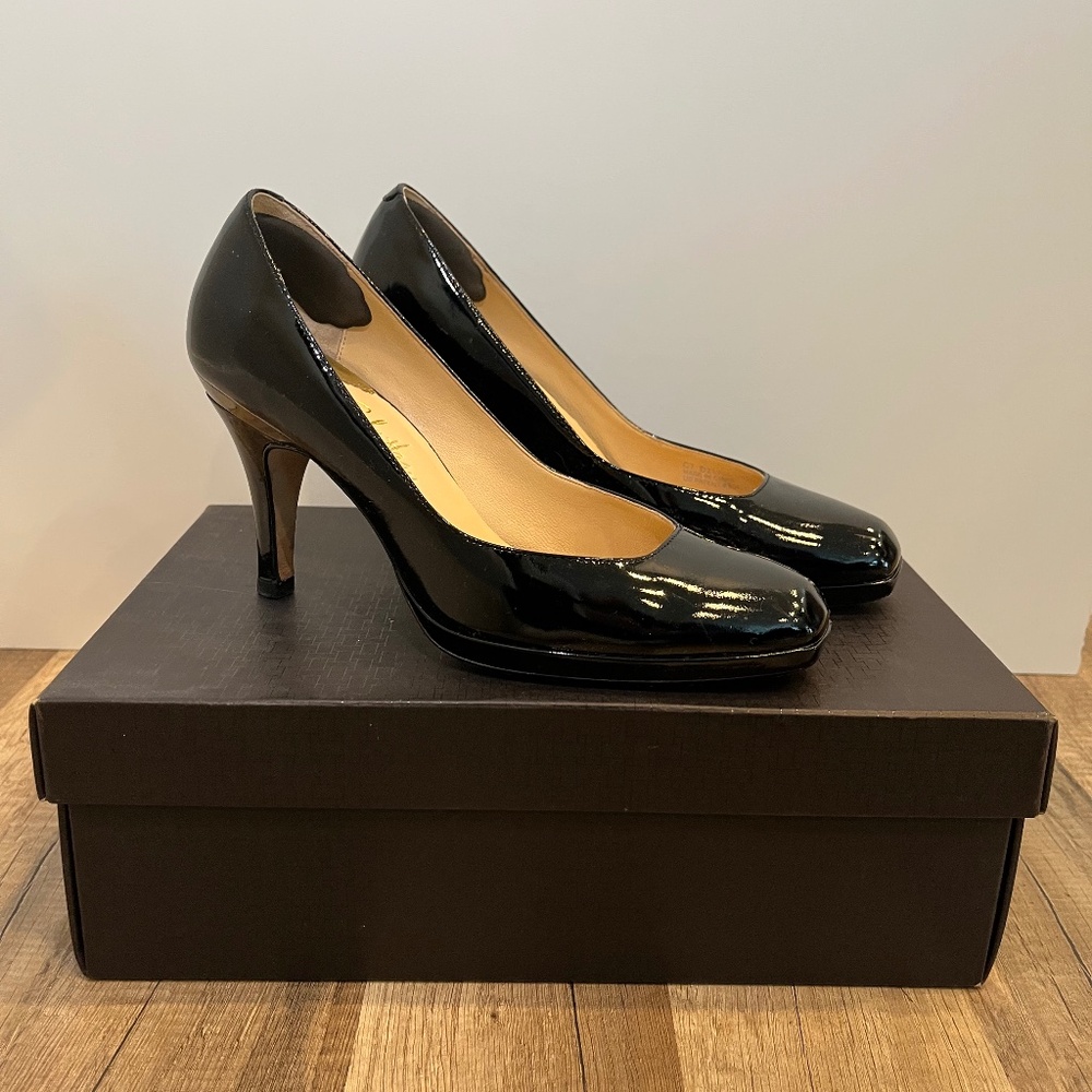 Cole Haan Size 6.5 Black Patent Carma Mid. Air. Pump.